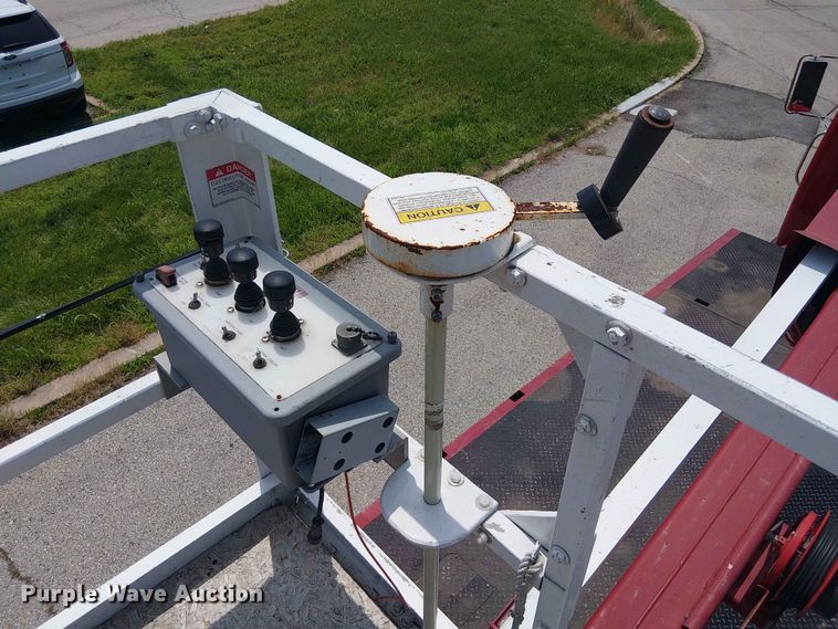 image for item FC4706 1997 International 4700 bucket truck