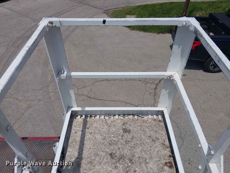 image for item FC4706 1997 International 4700 bucket truck