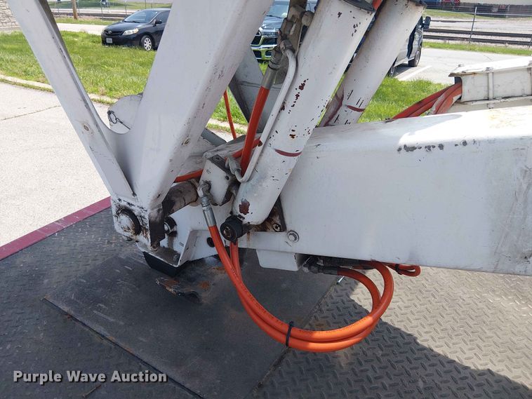 image for item FC4706 1997 International 4700 bucket truck