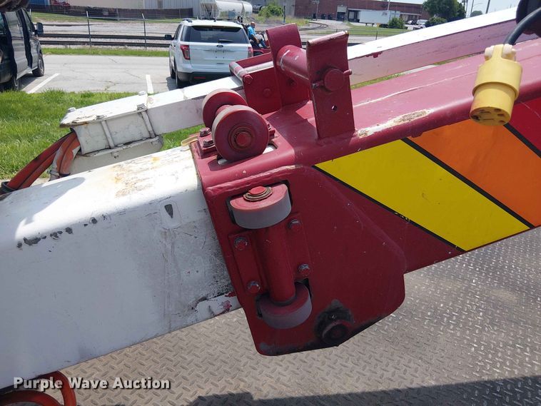 image for item FC4706 1997 International 4700 bucket truck