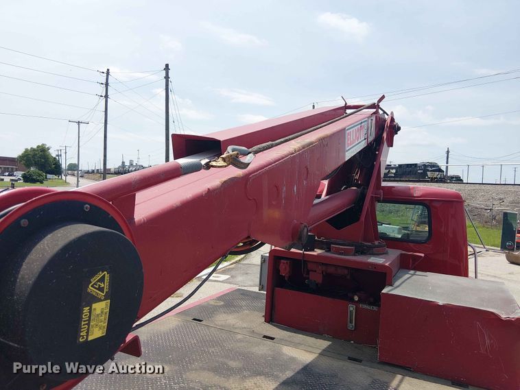 image for item FC4706 1997 International 4700 bucket truck