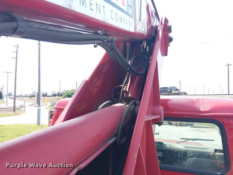 image for item FC4706 1997 International 4700 bucket truck