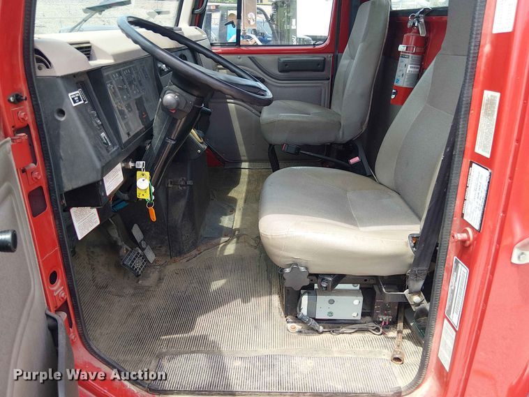image for item FC4706 1997 International 4700 bucket truck