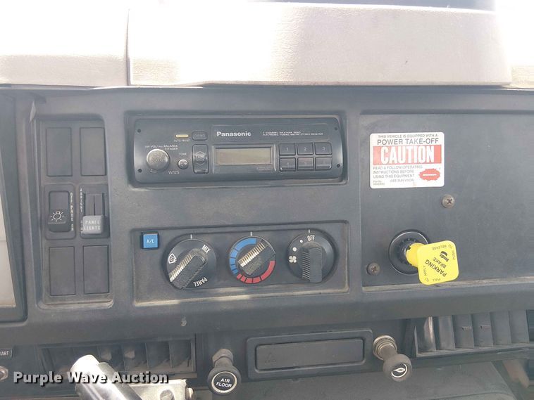 image for item FC4706 1997 International 4700 bucket truck