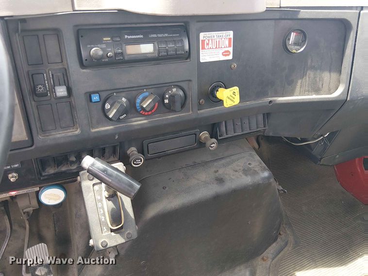 image for item FC4706 1997 International 4700 bucket truck
