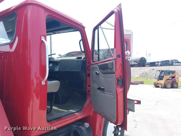 image for item FC4706 1997 International 4700 bucket truck
