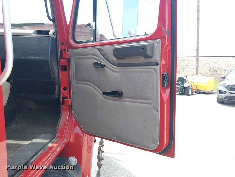 image for item FC4706 1997 International 4700 bucket truck