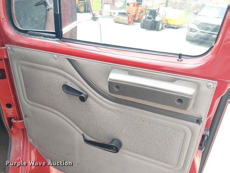 image for item FC4706 1997 International 4700 bucket truck