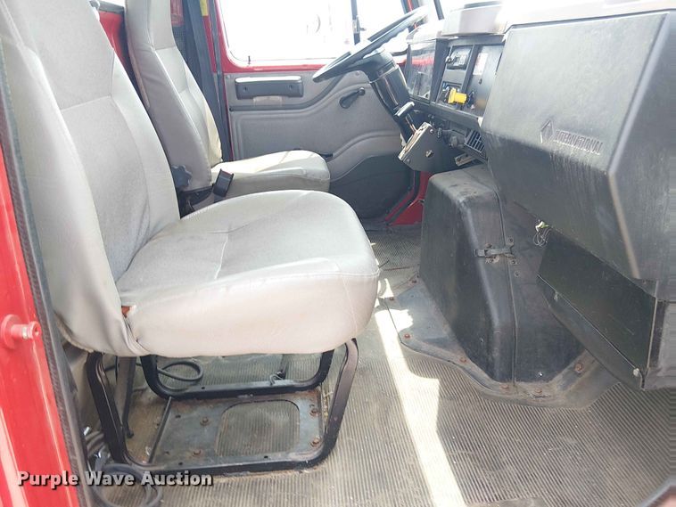 image for item FC4706 1997 International 4700 bucket truck