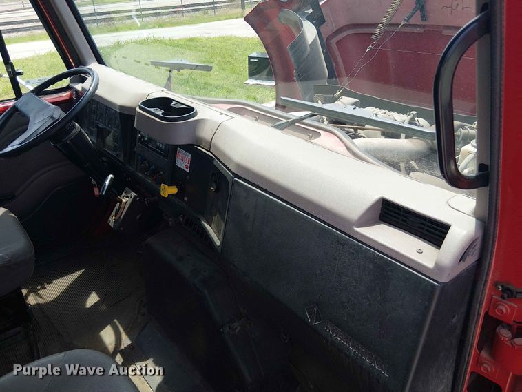 image for item FC4706 1997 International 4700 bucket truck