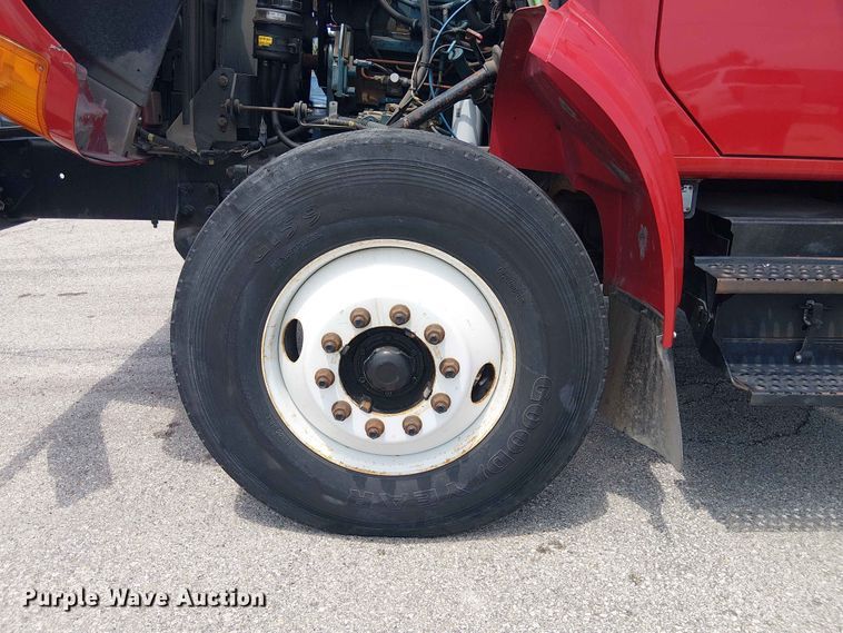 image for item FC4706 1997 International 4700 bucket truck