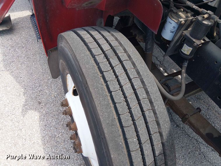 image for item FC4706 1997 International 4700 bucket truck