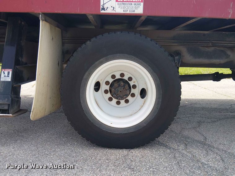 image for item FC4706 1997 International 4700 bucket truck
