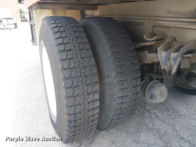 image for item FC4706 1997 International 4700 bucket truck