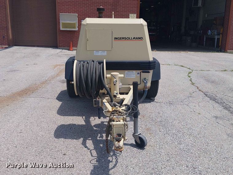 image for item FC4707 1998 Ingersoll Rand P185WJD air compressor