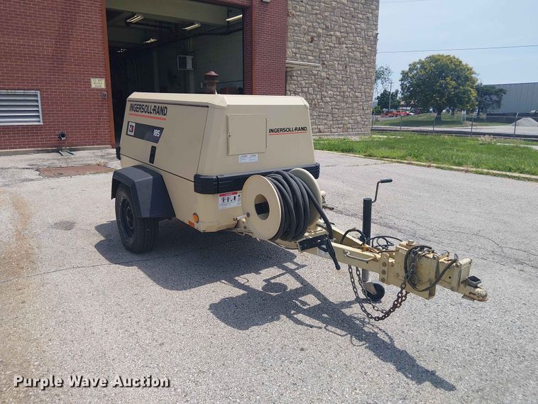image for item FC4707 1998 Ingersoll Rand P185WJD air compressor