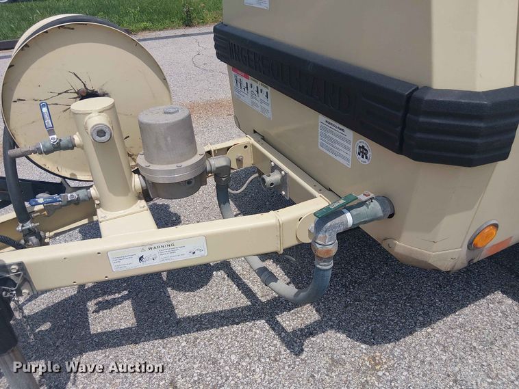 image for item FC4707 1998 Ingersoll Rand P185WJD air compressor