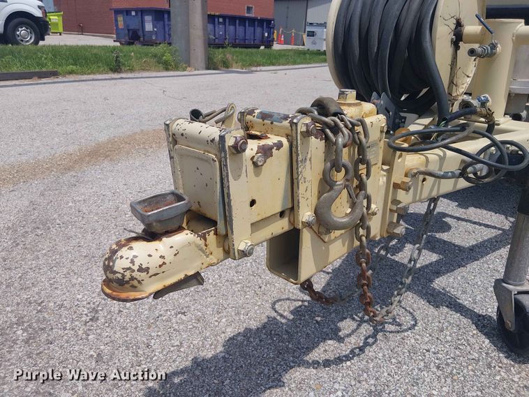 image for item FC4707 1998 Ingersoll Rand P185WJD air compressor