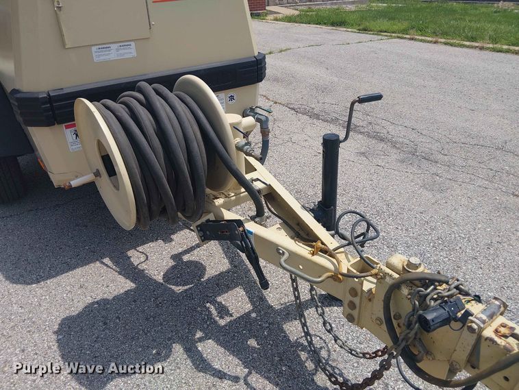 image for item FC4707 1998 Ingersoll Rand P185WJD air compressor