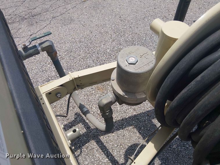 image for item FC4707 1998 Ingersoll Rand P185WJD air compressor