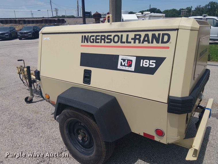 image for item FC4707 1998 Ingersoll Rand P185WJD air compressor
