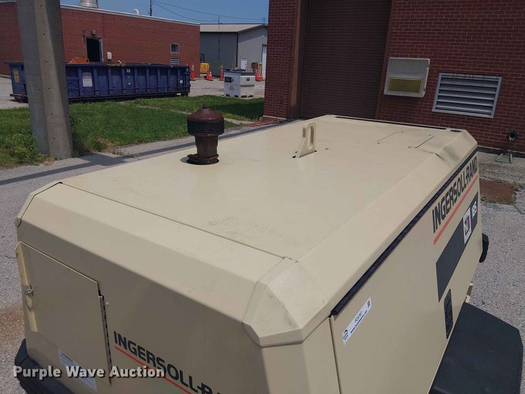 image for item FC4707 1998 Ingersoll Rand P185WJD air compressor