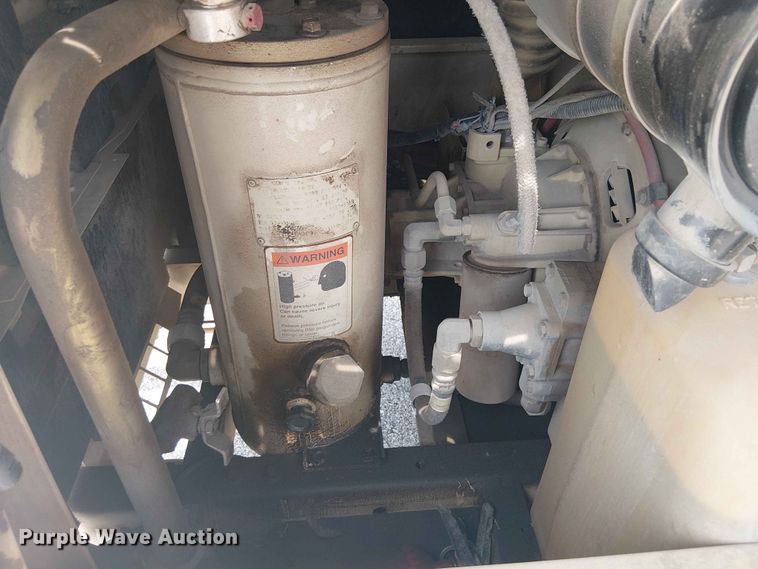 image for item FC4707 1998 Ingersoll Rand P185WJD air compressor