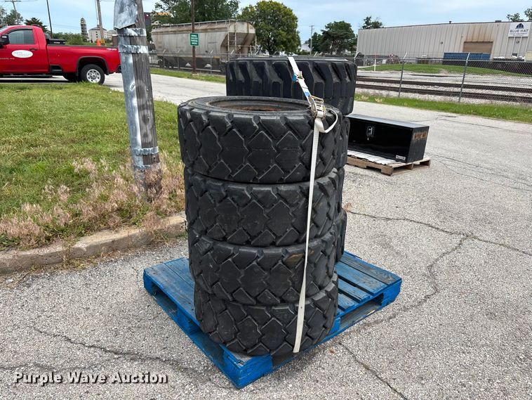 image for item FC4720 (8) skid steer tires