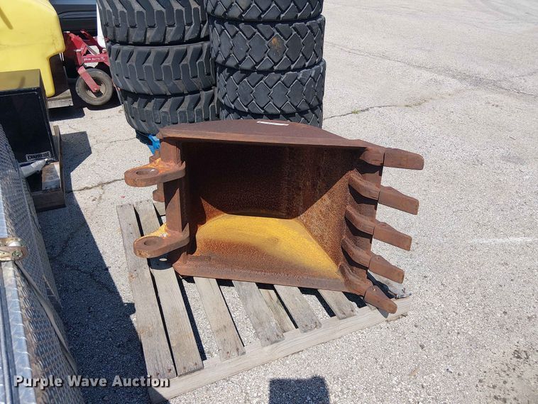 image for item FC4722 Excavator bucket
