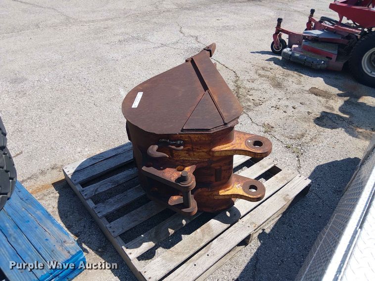 image for item FC4722 Excavator bucket