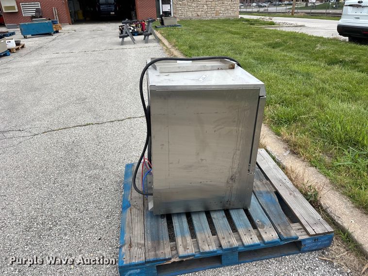 image for item FC4732 Hobart dishwasher