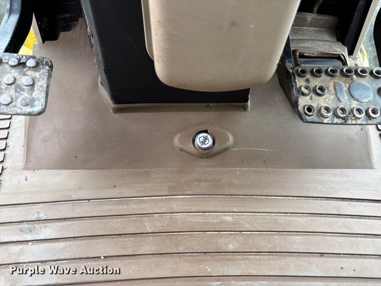 image for item FC5813 2010 John Deere 6430 MFWD tractor