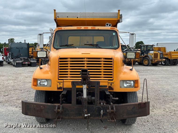 image for item FC5816 2001 International 4900 dump truck
