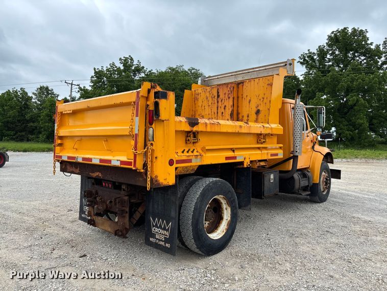 image for item FC5816 2001 International 4900 dump truck