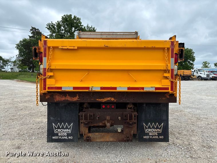 image for item FC5816 2001 International 4900 dump truck
