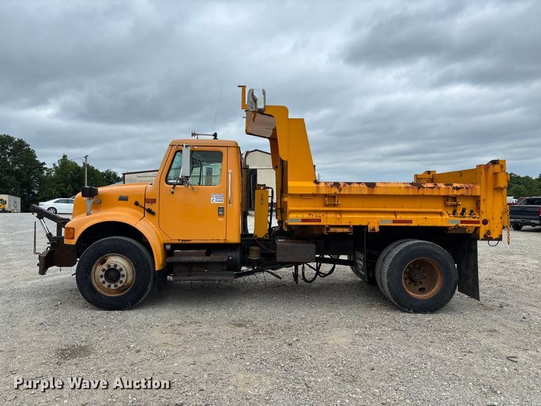 image for item FC5816 2001 International 4900 dump truck
