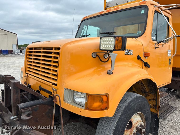 image for item FC5816 2001 International 4900 dump truck