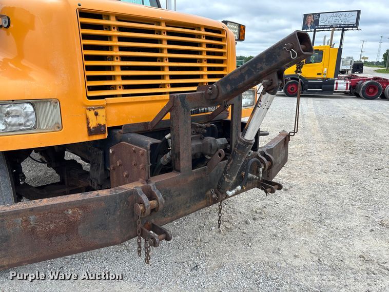 image for item FC5816 2001 International 4900 dump truck
