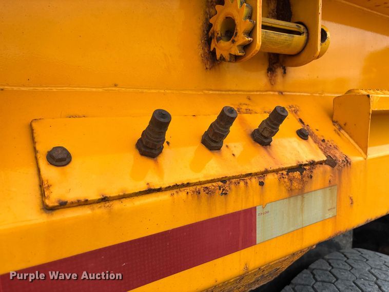 image for item FC5816 2001 International 4900 dump truck
