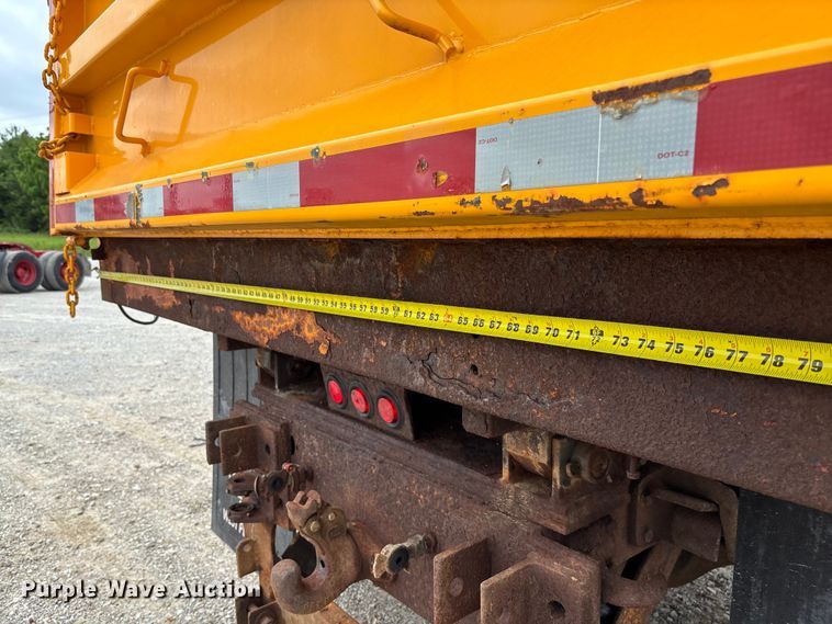 image for item FC5816 2001 International 4900 dump truck