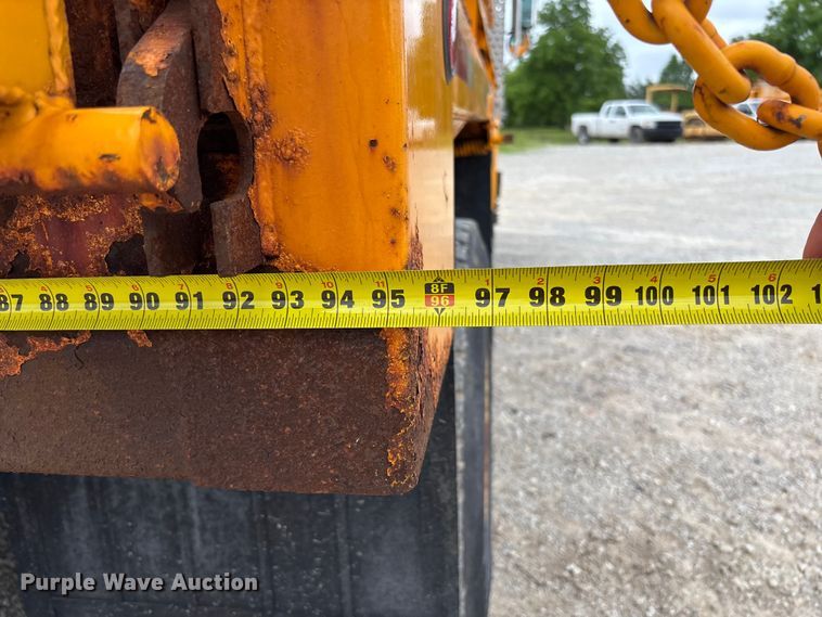 image for item FC5816 2001 International 4900 dump truck