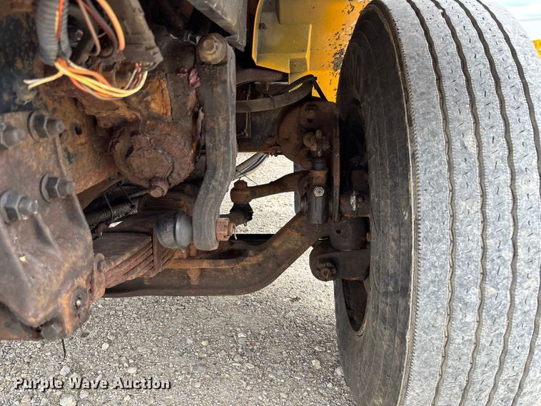image for item FC5816 2001 International 4900 dump truck