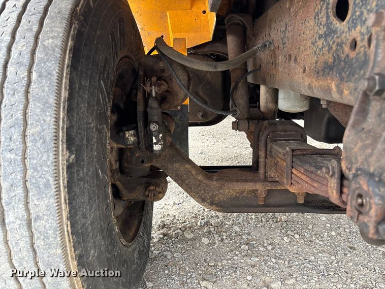 image for item FC5816 2001 International 4900 dump truck