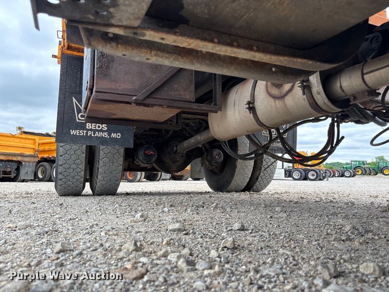 image for item FC5816 2001 International 4900 dump truck