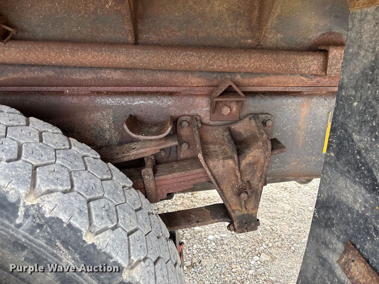 image for item FC5816 2001 International 4900 dump truck