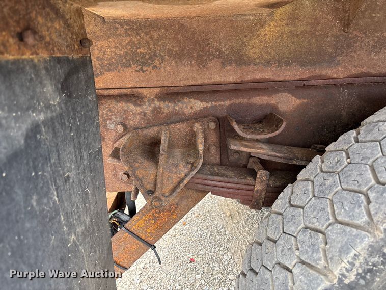 image for item FC5816 2001 International 4900 dump truck