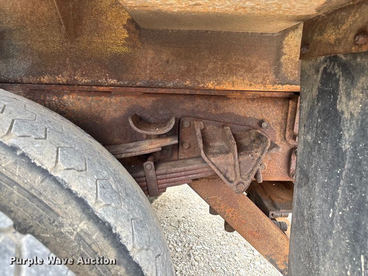 image for item FC5816 2001 International 4900 dump truck
