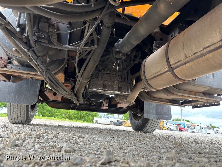 image for item FC5816 2001 International 4900 dump truck