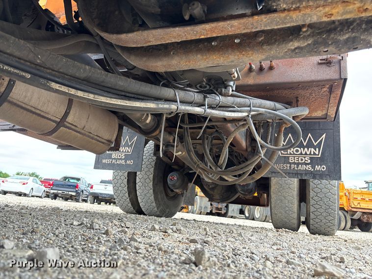 image for item FC5816 2001 International 4900 dump truck