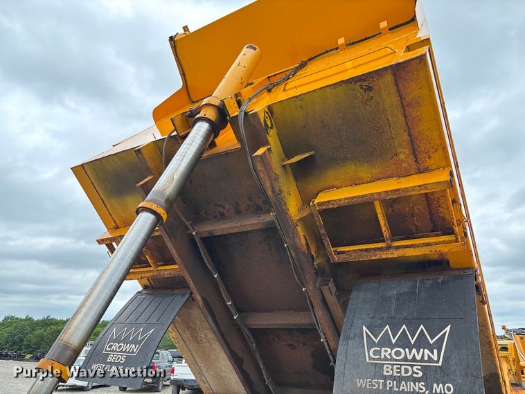 image for item FC5816 2001 International 4900 dump truck